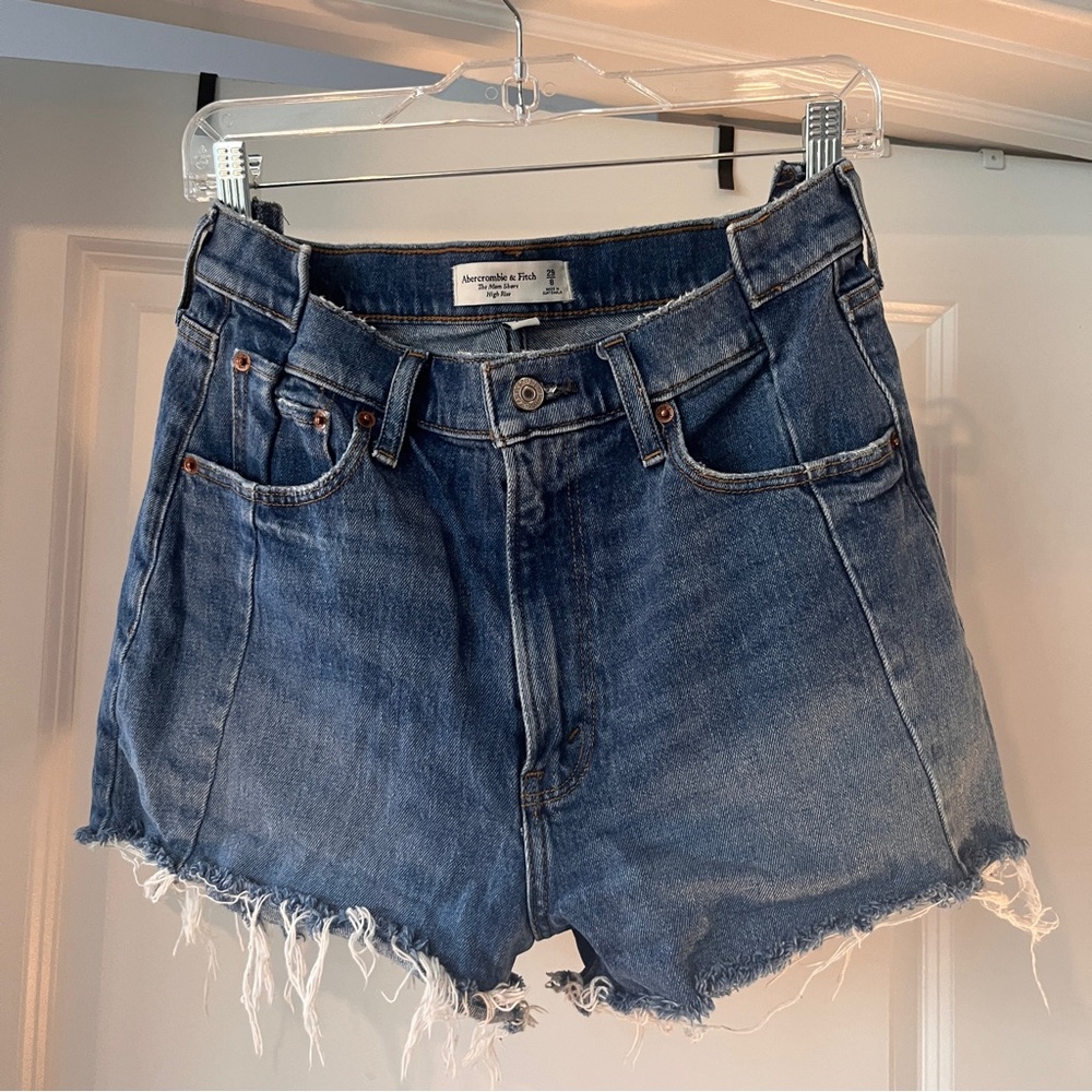 A&F CURVE LOVE MOM SHORTS SIZE 8/29